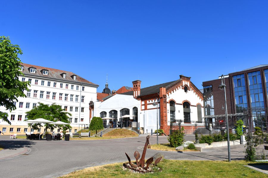 Die Seniorenresidenz "Am Warnowschlösschen", hier die Hofansicht